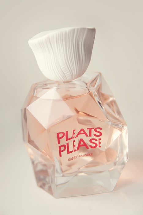 COLLECTIONS Pleats Please Issey Miyake Artist Series - Le Petit Archive